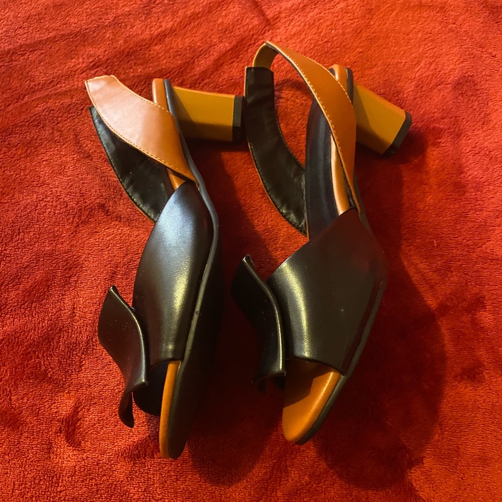 Sandals - Picture 2 of 10